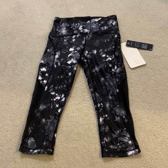 Lululemon sun runner crop - size 2 - Picture 1 of 3